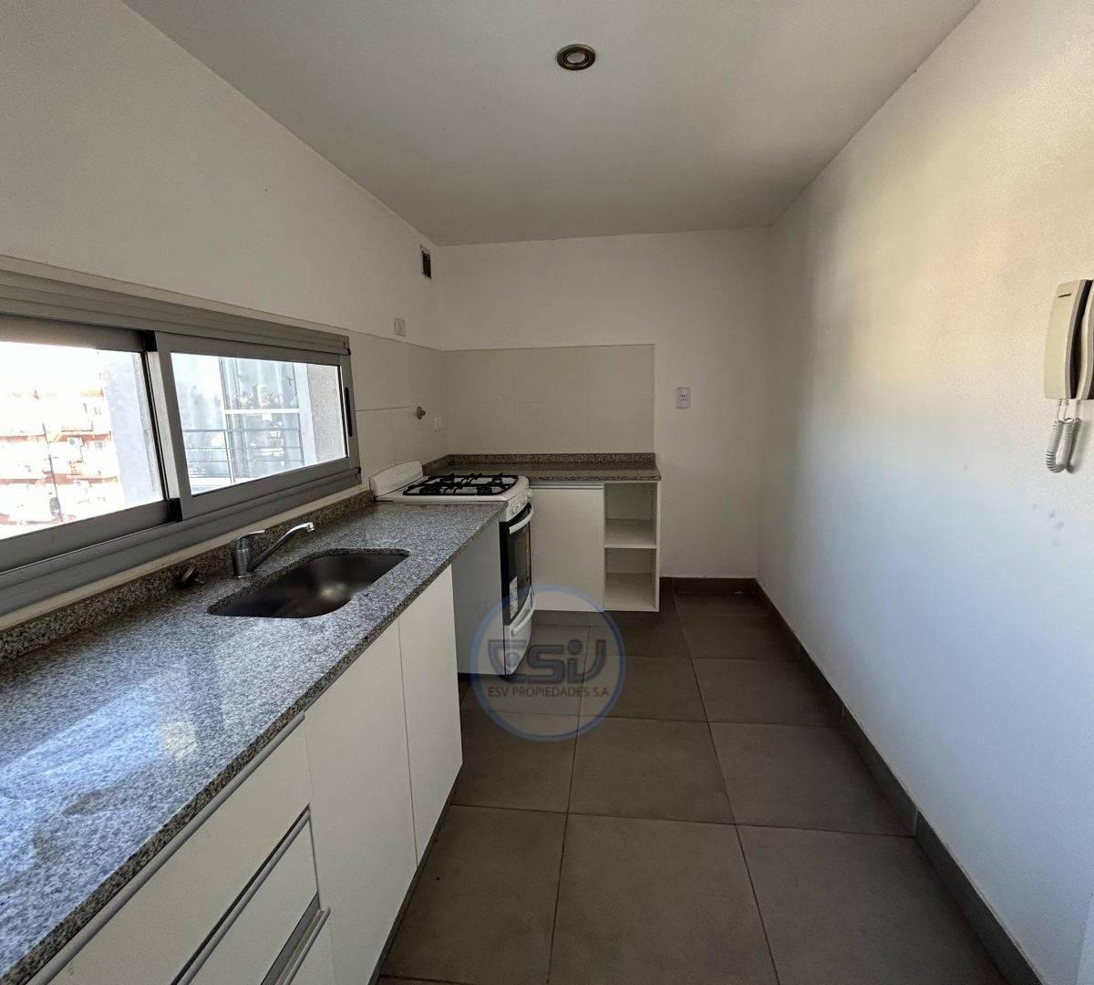 Venta Departamento Monte Castro con Cochera 1