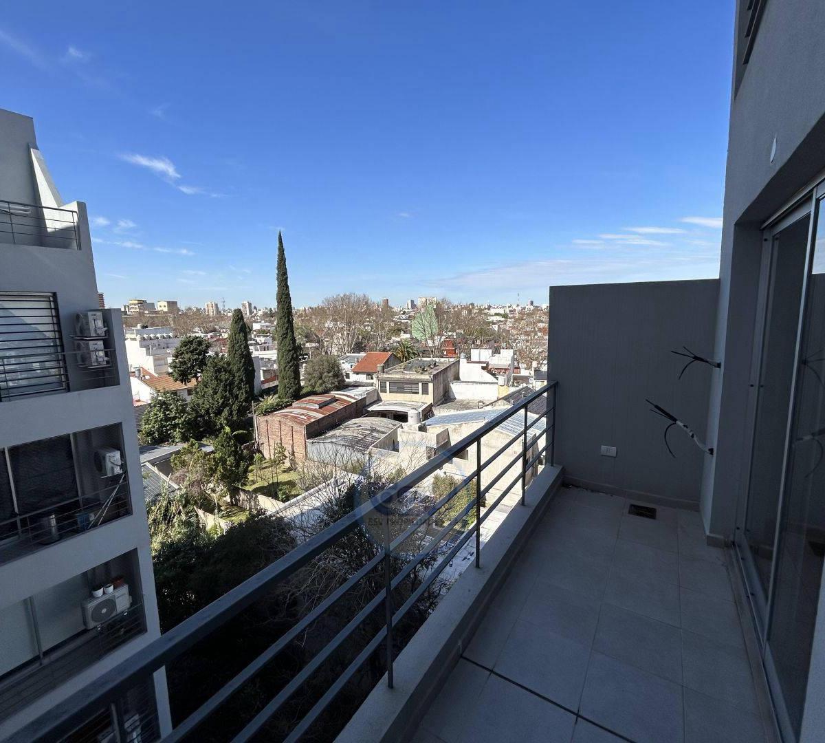Venta Departamento Monte Castro con Cochera 4