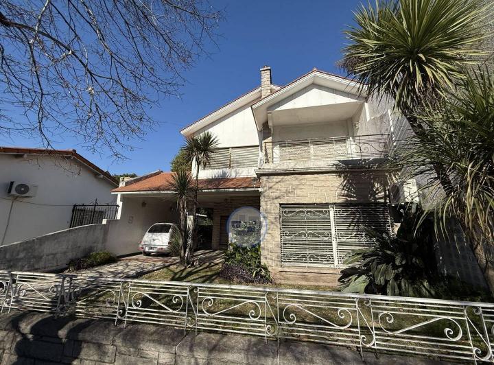 VENTA CASA JARDIN  6 AMB EN LOMAS LOTE PROPIO 2