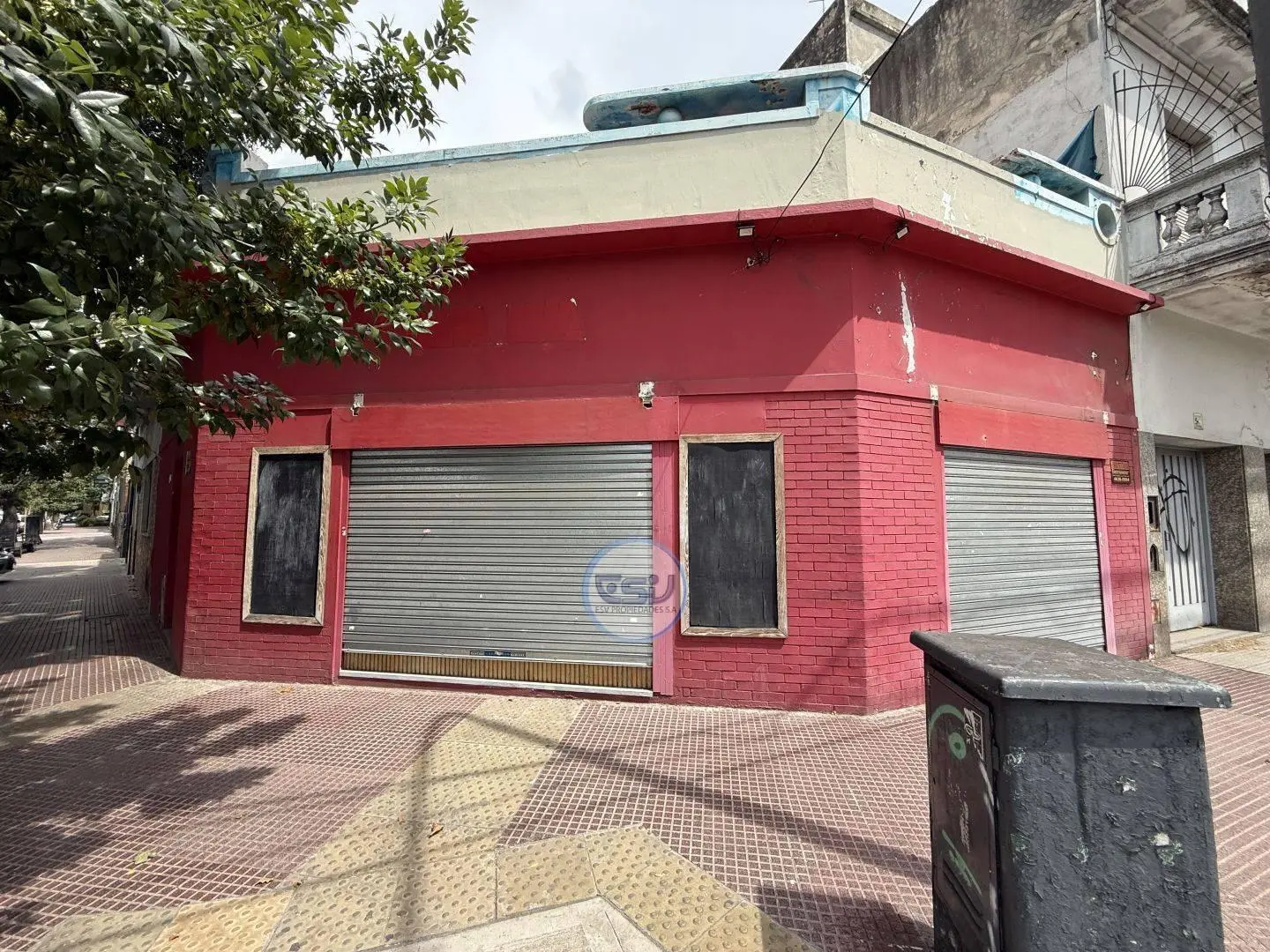 ALQUILER DEPOSITO / GALPON FLORESTA  con terraza apto gastronomico 2