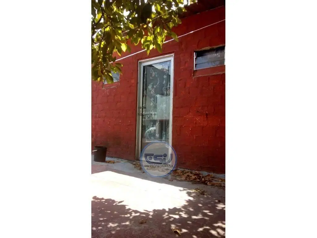 CASA LOTE VENTA MONTE CASTRO 8.66X28 CON DEPOSITO 3