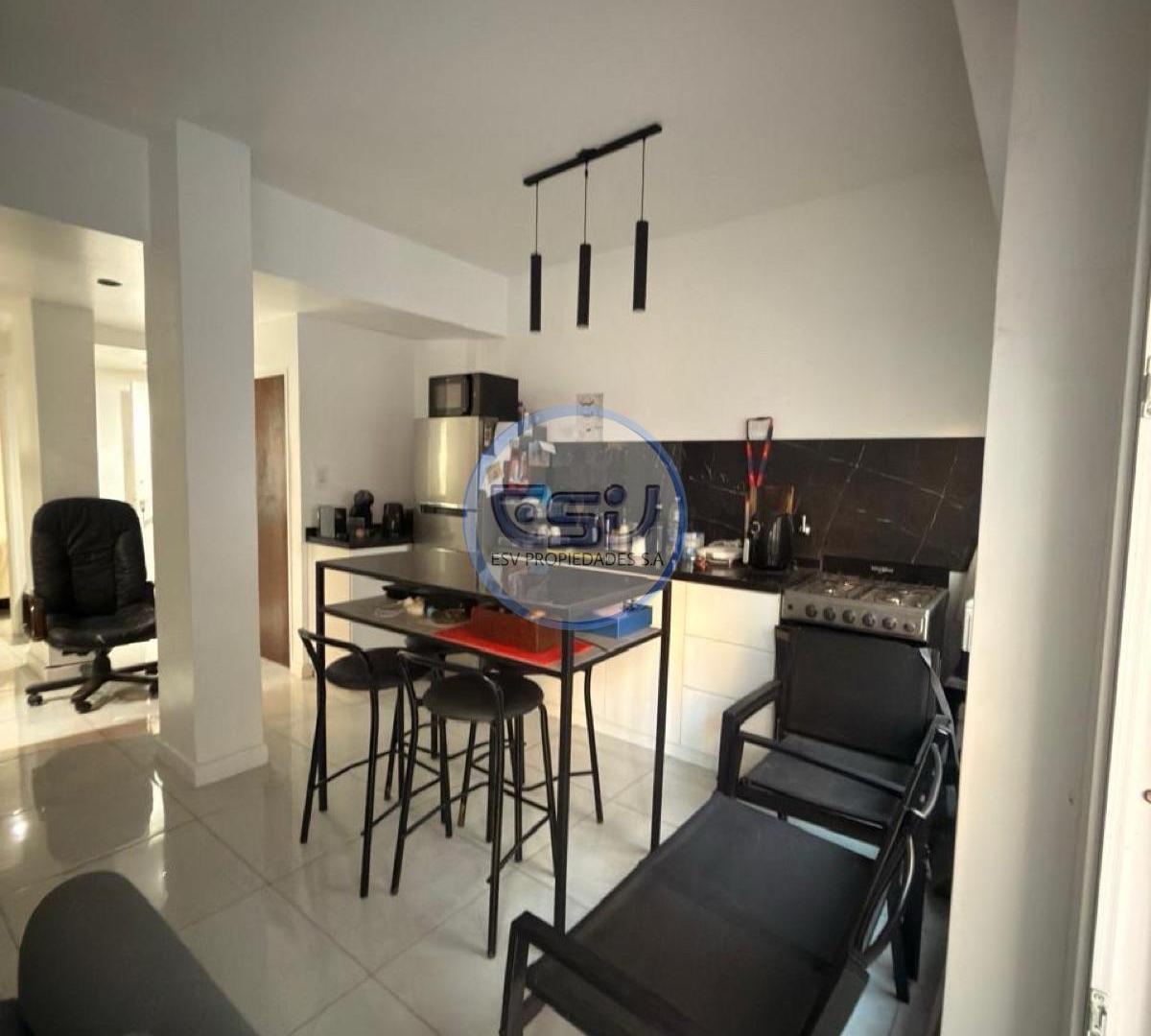 Foto de Venta Departamento 3 ambientes frente balcon corrido a 1 cuadra de la, imagen 1