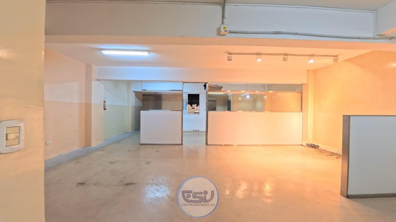 Foto de Alquiler Local comercial 520m2 con montacarga en el centro comercial de, imagen 4
