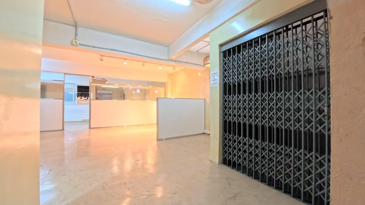 Foto de Alquiler Local comercial 520m2 con montacarga en el centro comercial de, imagen 2