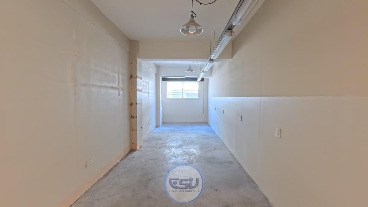 Foto de Alquiler Local comercial 520m2 con montacarga en el centro comercial de, imagen 3