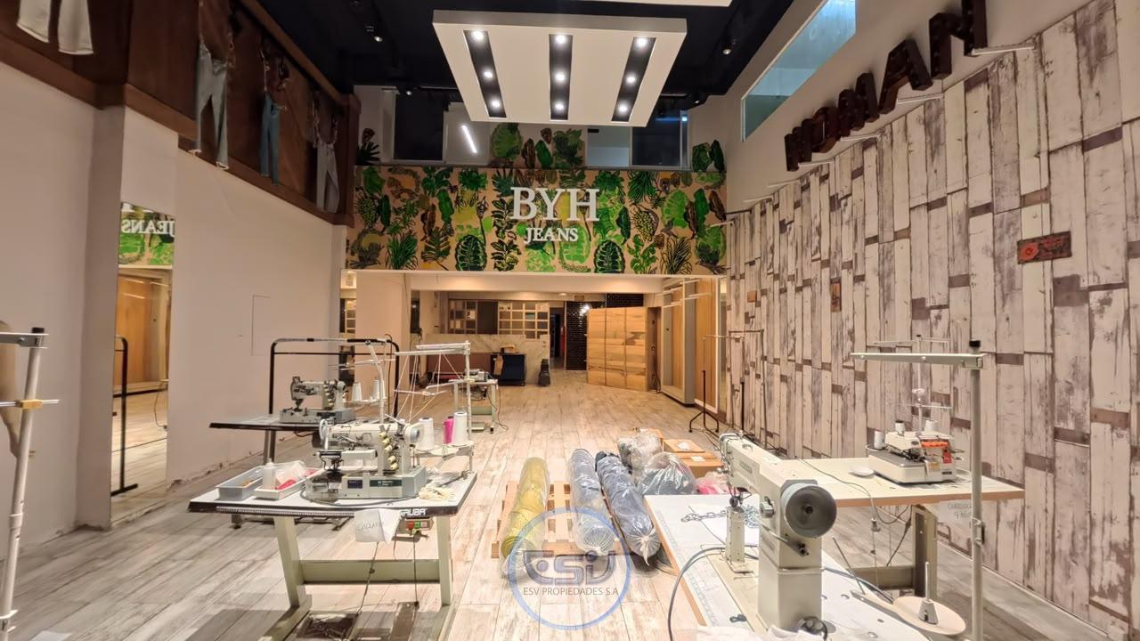 Foto de Alquiler Local comercial 520m2 con montacarga en el centro comercial de, imagen 1