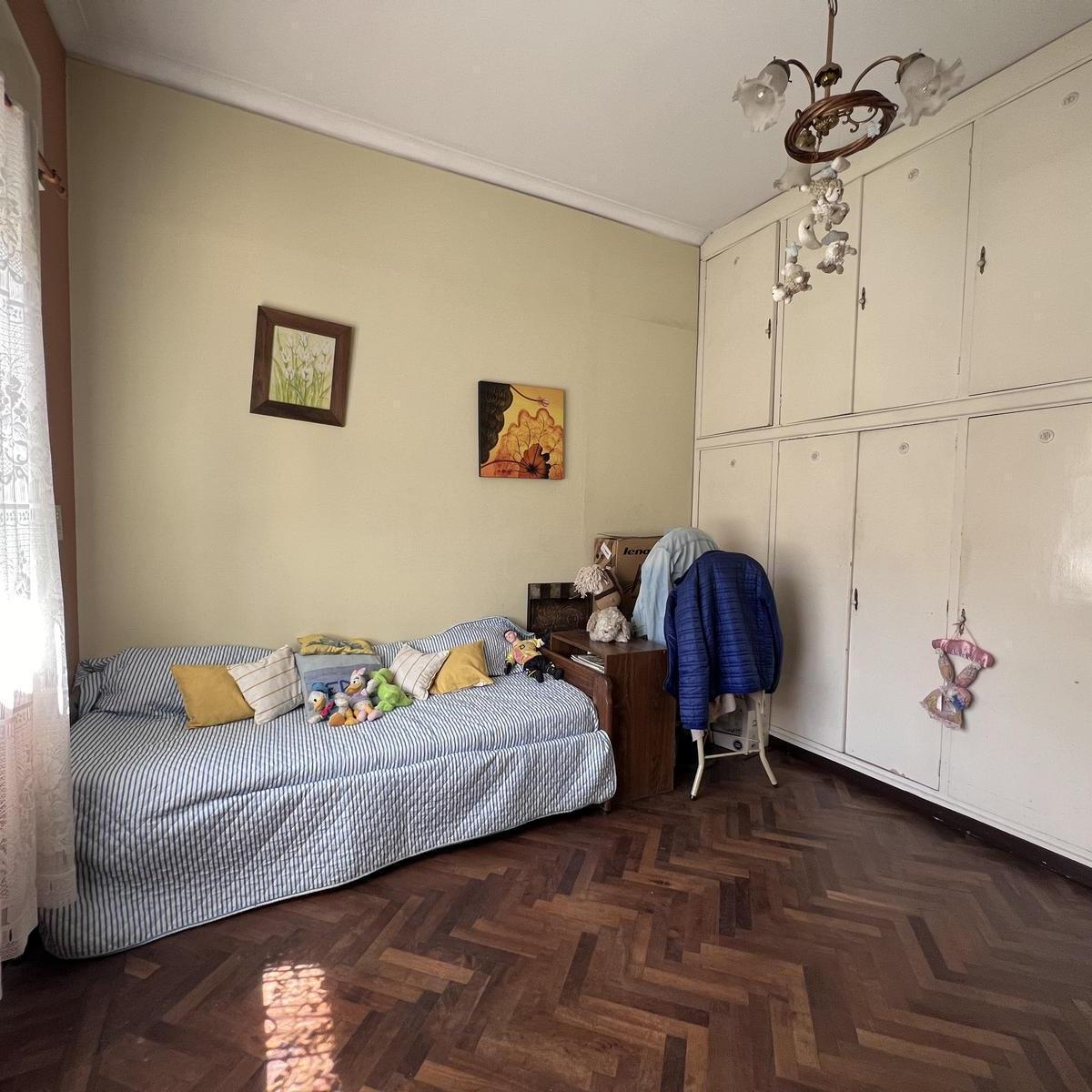 Casa Sobre Lote Propio, con Patio, Pileta y Quincho Al Fondo 4