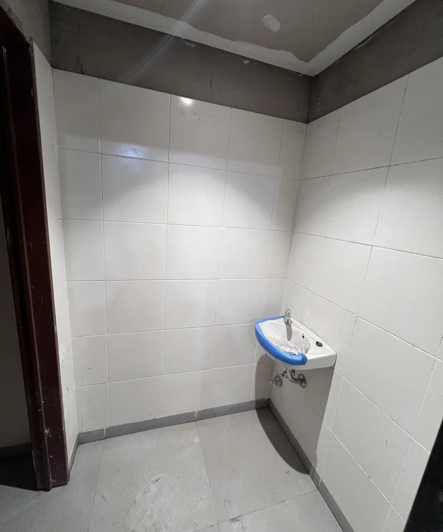 Foto de Local cerca de importante esquina - Apto varios destinos !, imagen 5
