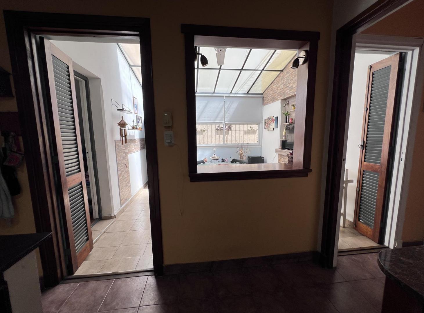 Foto de Venta - Casa 6 ambientes sobre lote propio, con patio, pileta y quincho, imagen 3