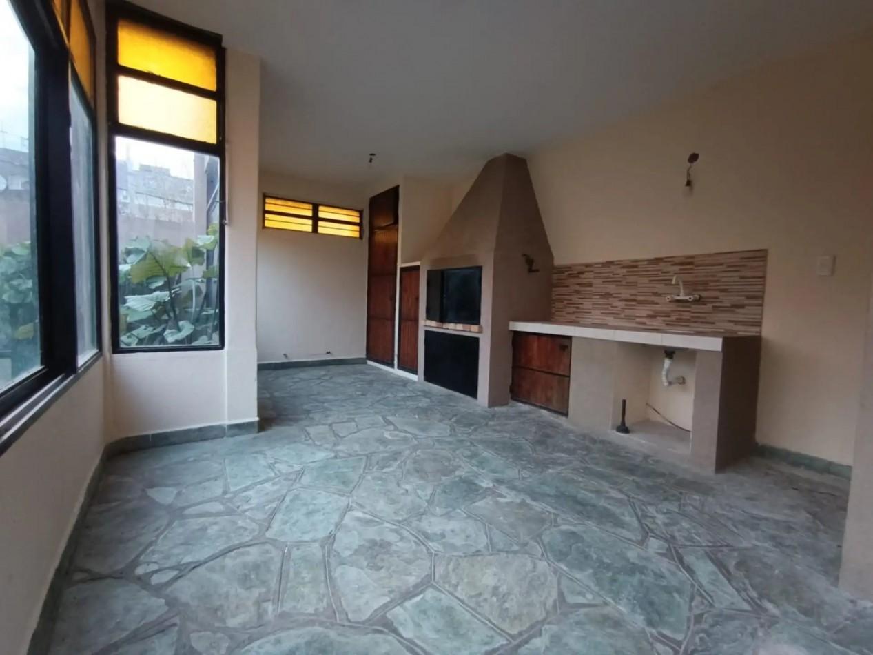 Foto de Casa de 4 ambientes en Venta en Carapachay, imagen 1