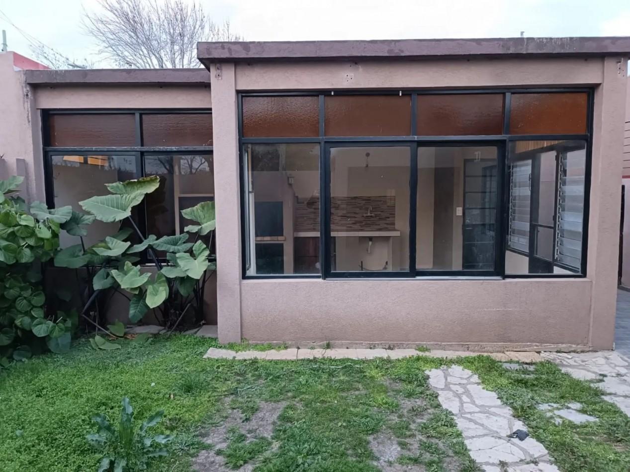 Foto de Casa de 4 ambientes en Venta en Carapachay, imagen 3
