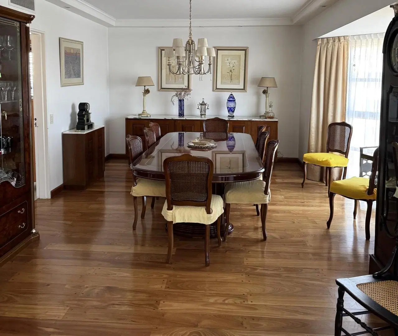 Venta semipiso con dependencias, doble cochera. Seguridad 2hs 4