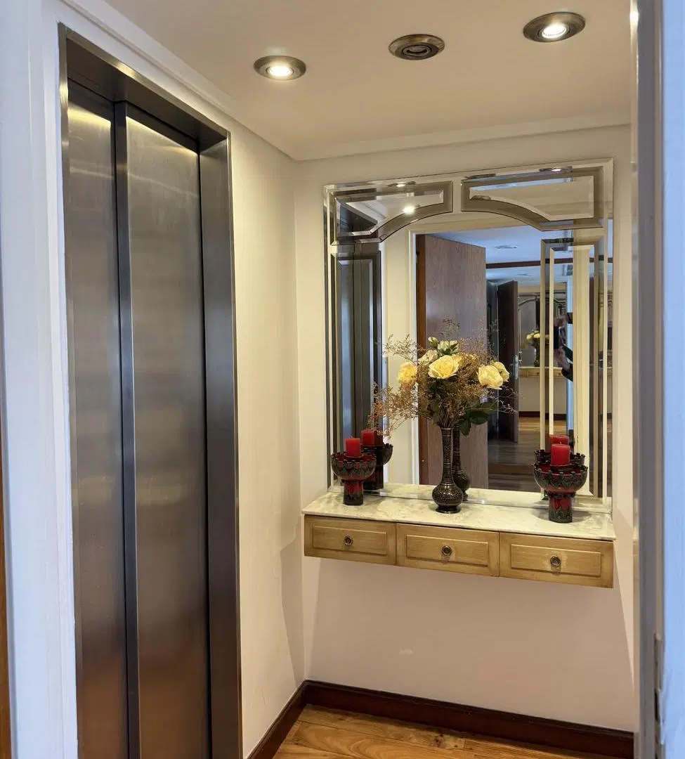 Venta semipiso con dependencias, doble cochera. Seguridad 2hs 5