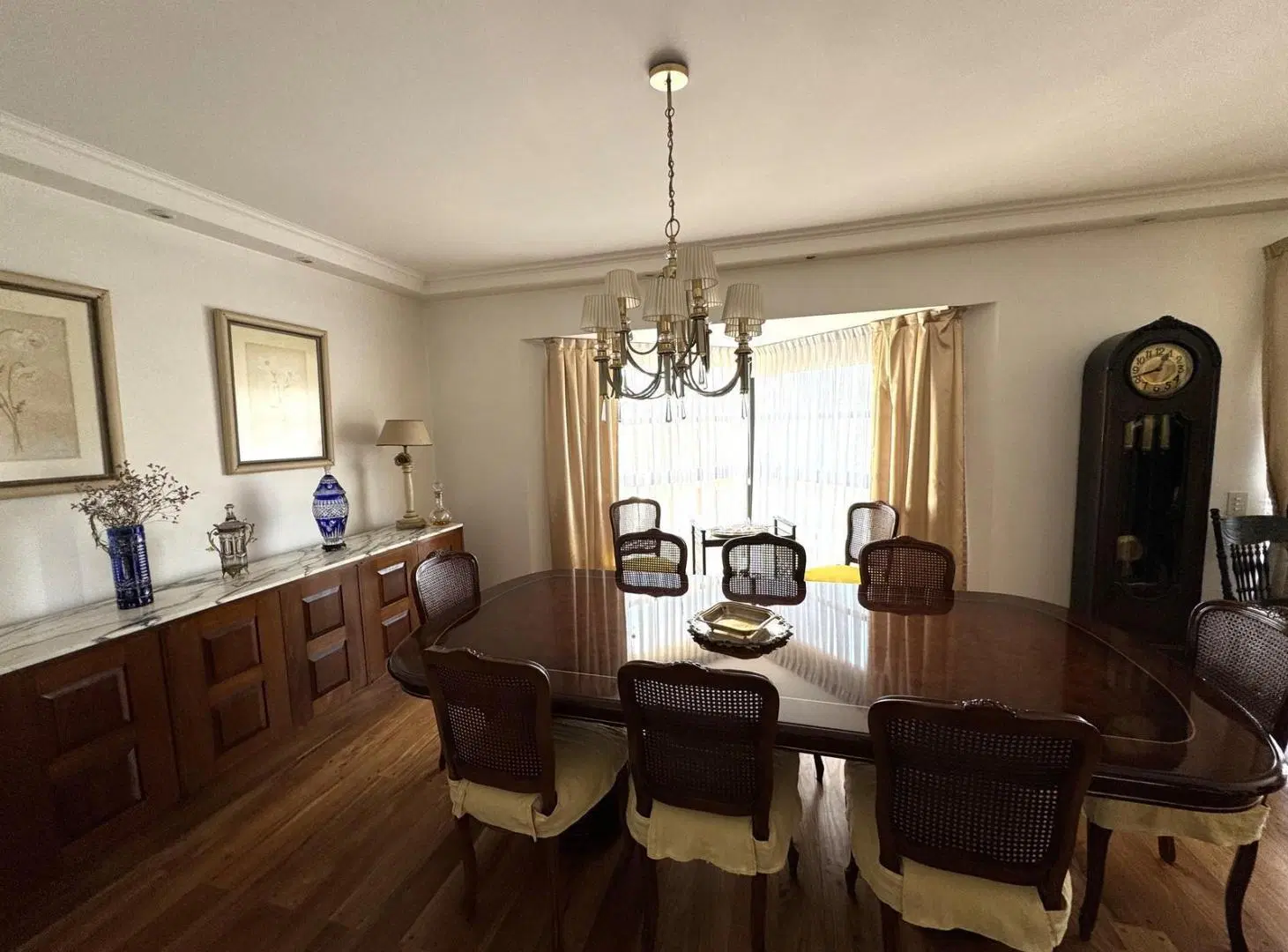 Venta semipiso con dependencias, doble cochera. Seguridad 2hs 2