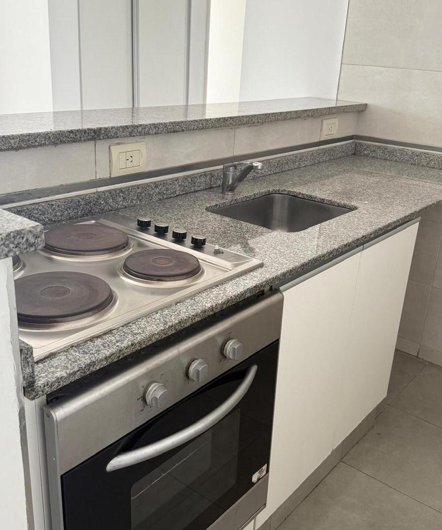 Foto de Alquiler departamento 2 amb c/balcón y cochera - Cfrte. 5to piso - Palermo, imagen 1