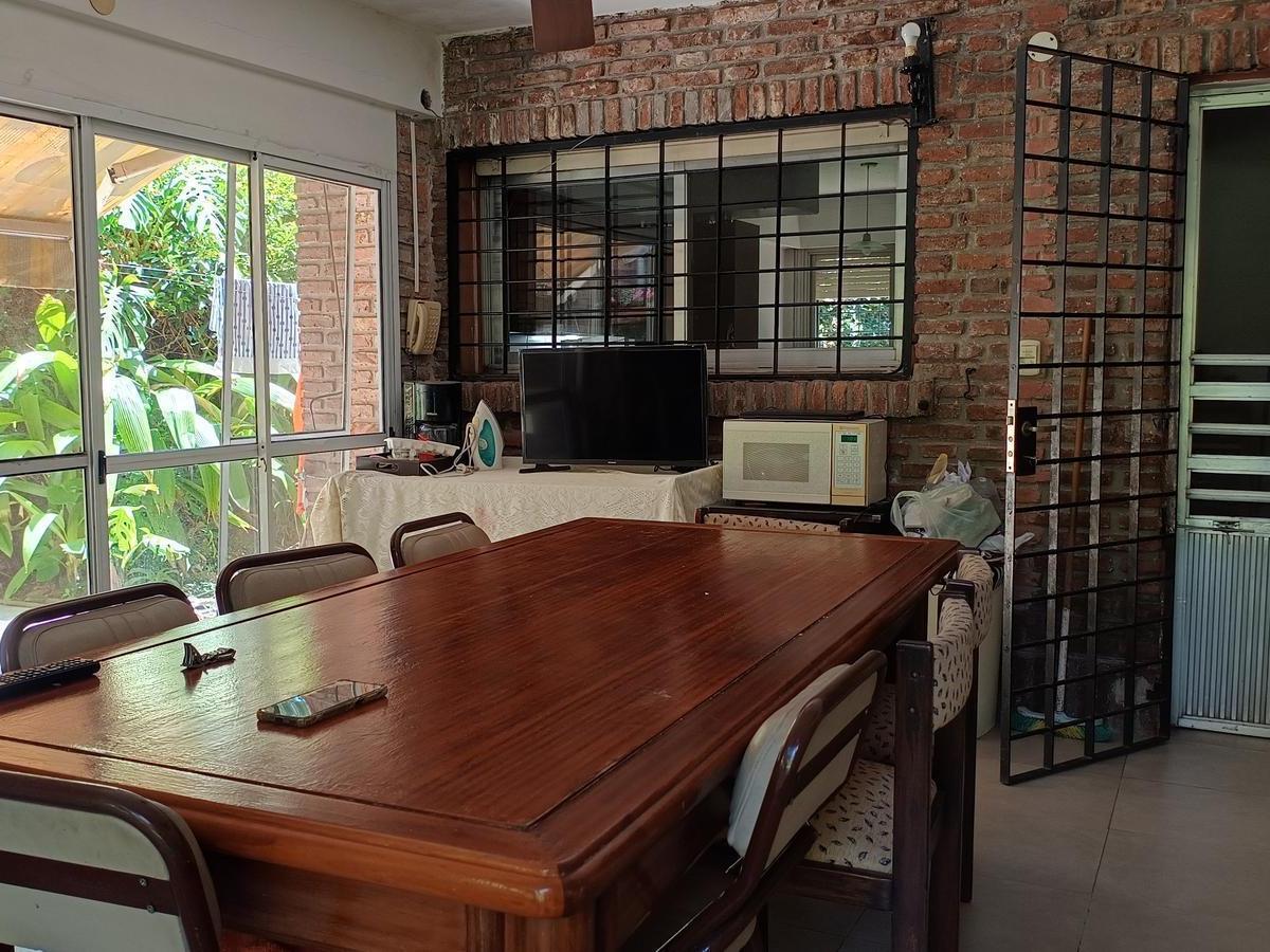 Casa con Gran Terreno en Barrio Santa Rita. Buen Acceso 4