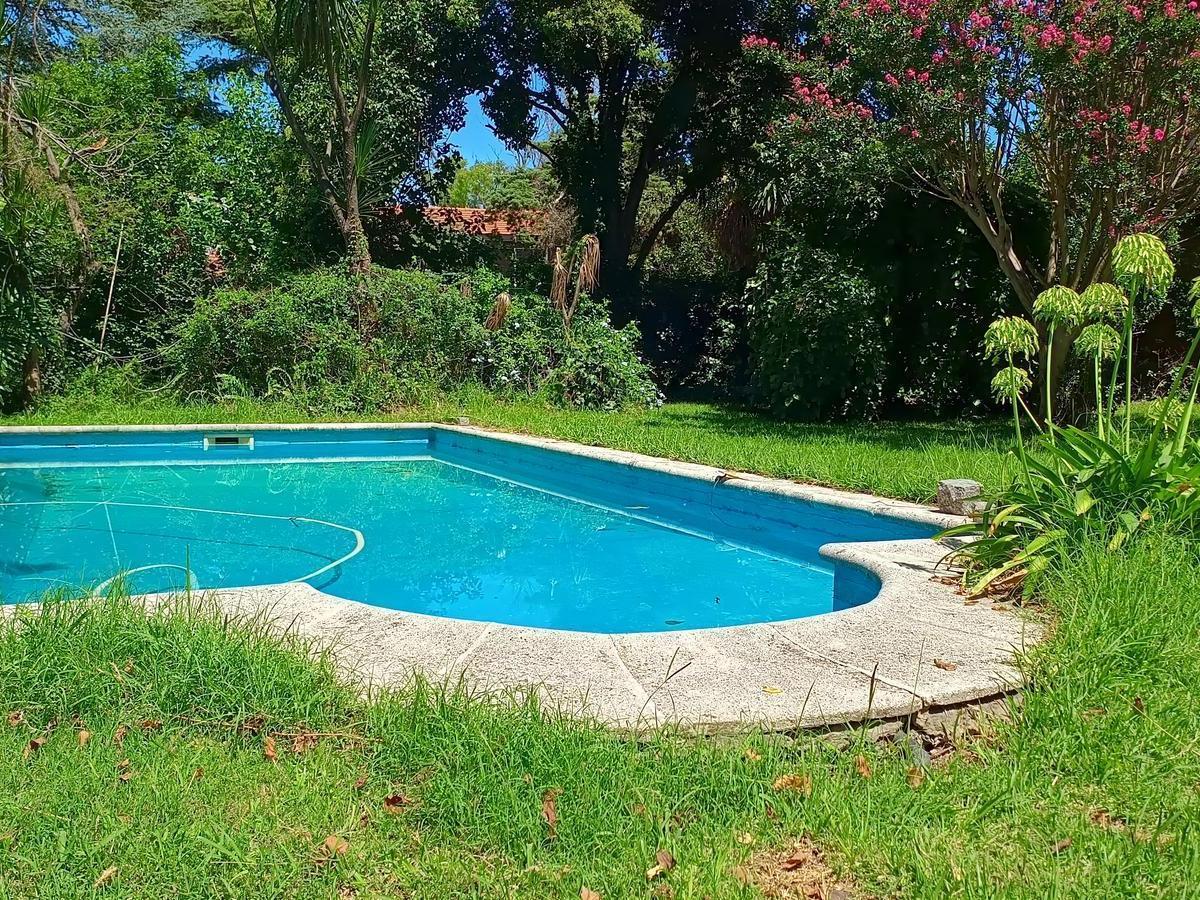 Casa con Gran Terreno en Barrio Santa Rita. Buen Acceso 5