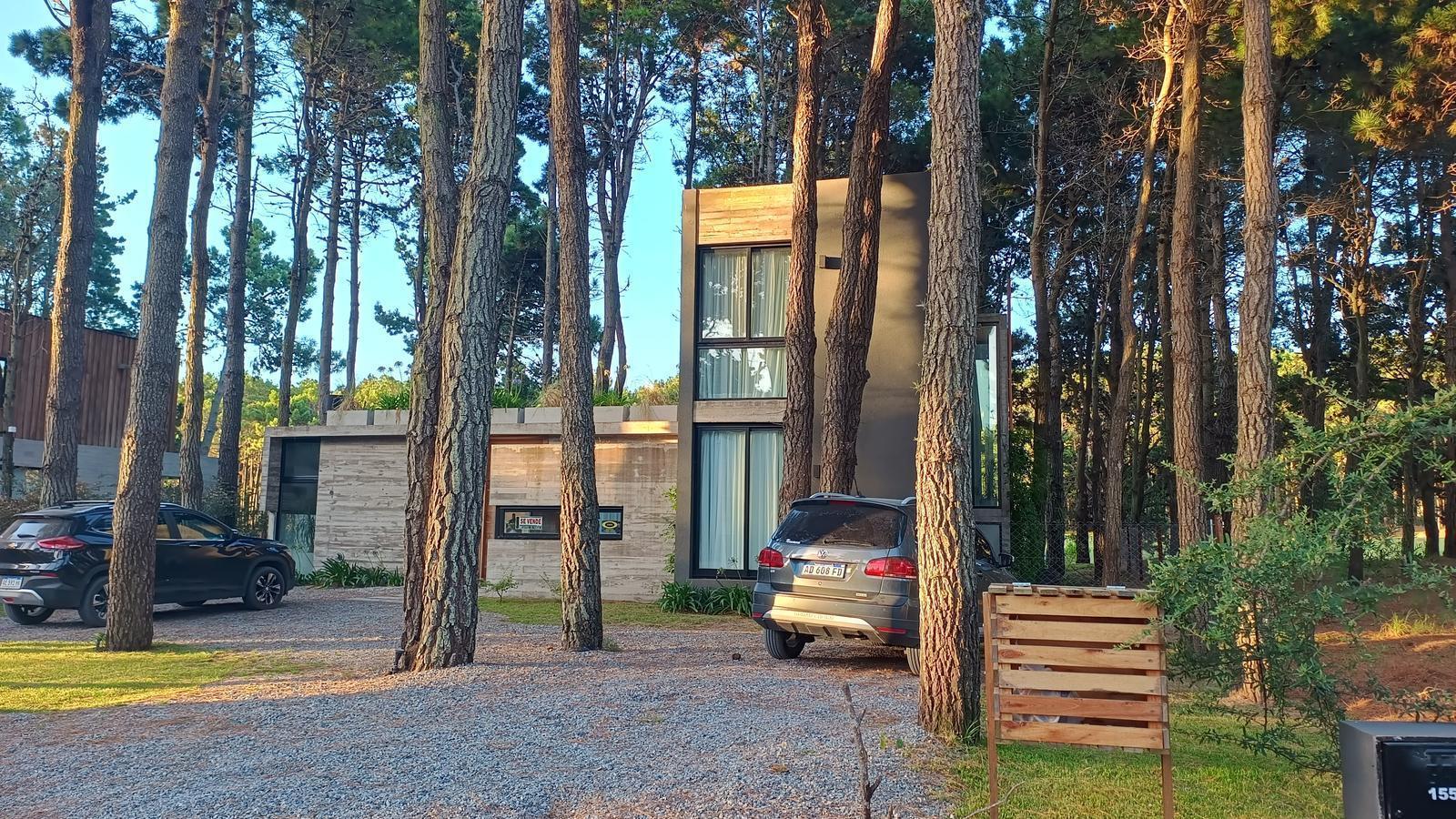 Casa con pileta y vista al golf, en Isla del Golf, Pinamar