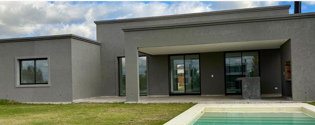 HB vende casa al agua en una planta en san matias