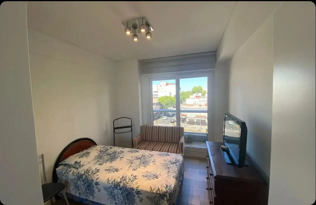 VENTA CON RENTA | 3 AMBIENTES CON COCHERA EN YRIGOYEN BOULEVARD - VICENTE LÓPEZ. 4