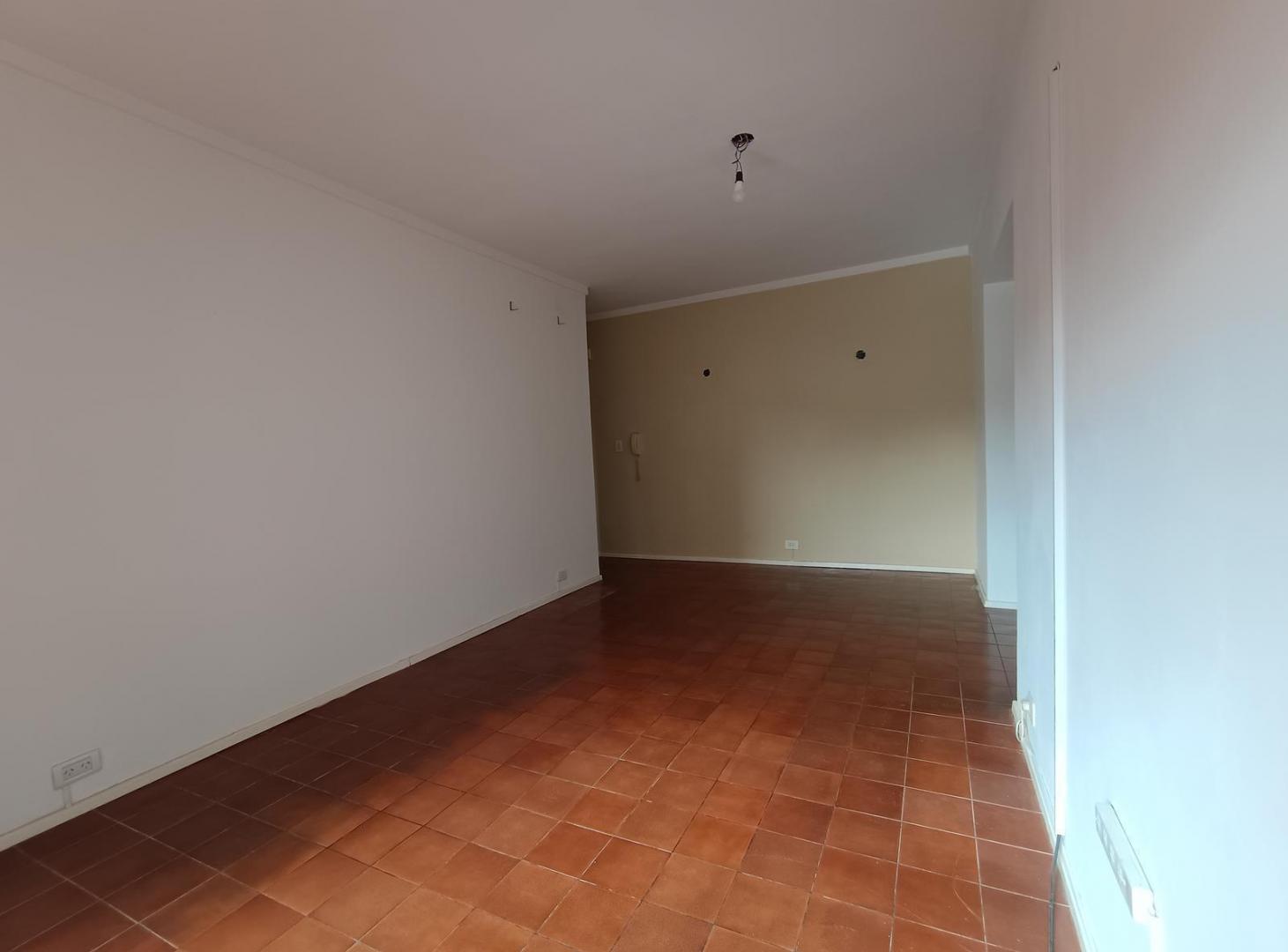 Foto de 2 AMBIENTES CON BALCÓN CORRIDO | APTO PROFESIONAL | OLIVOS., imagen 2