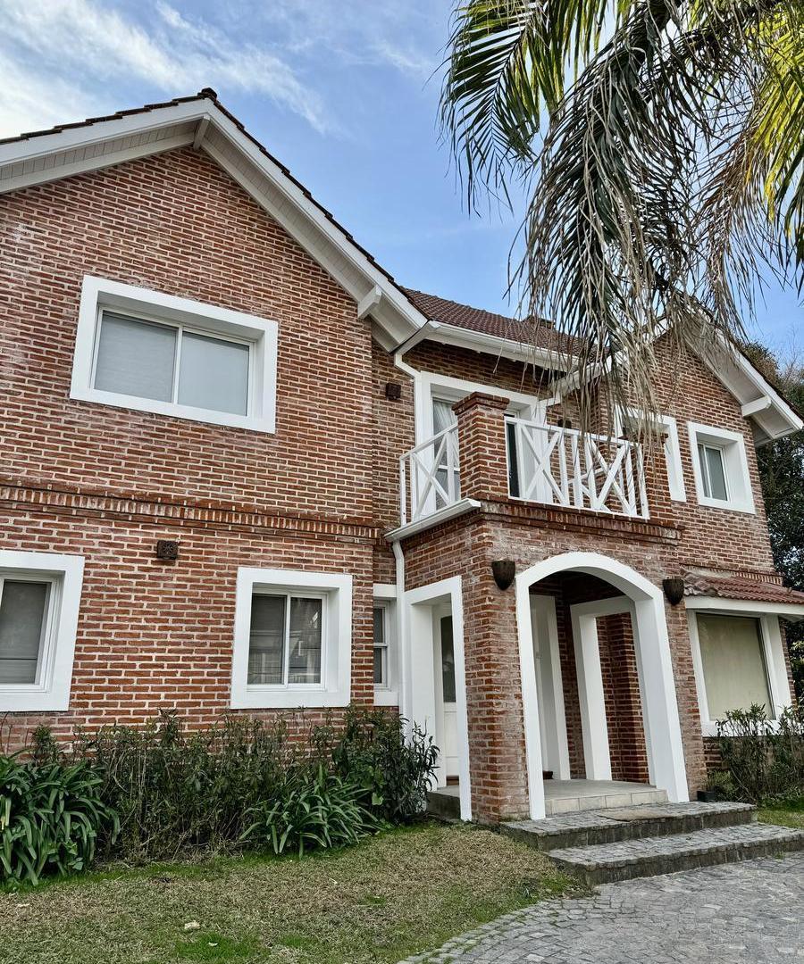 HB BIENES RAICES VENDE CASA MUY COMODA EN LA COLINA , EXCELENTE ACCESO