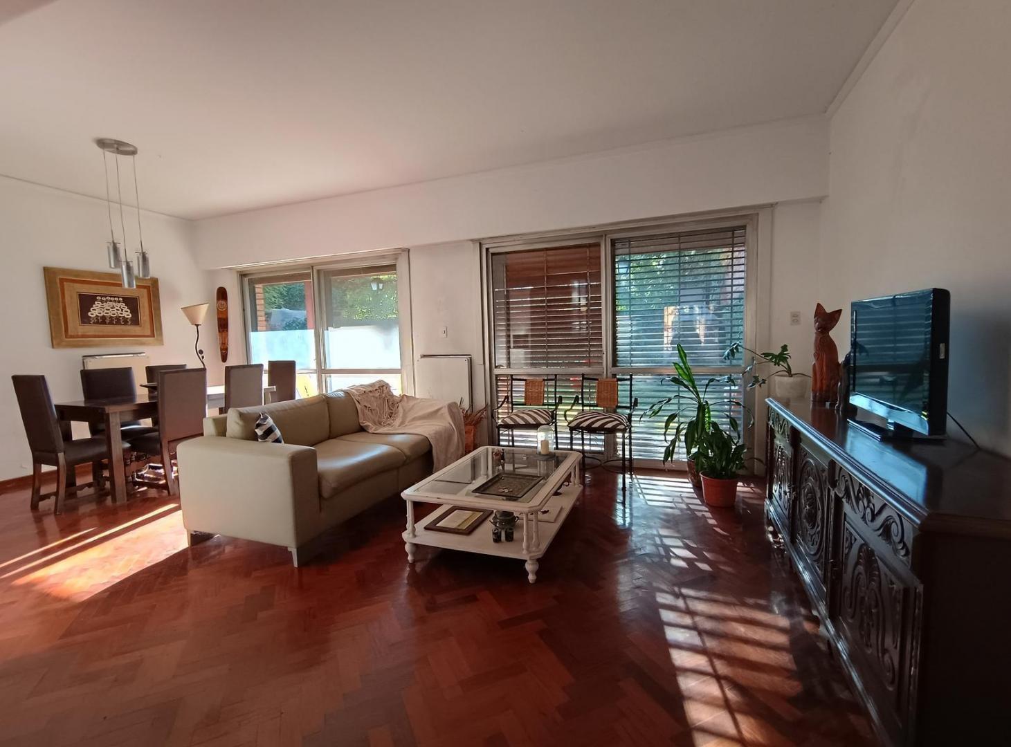 Foto de Casa 4 dormitorios con jardín y pileta en La Lucila, imagen 2