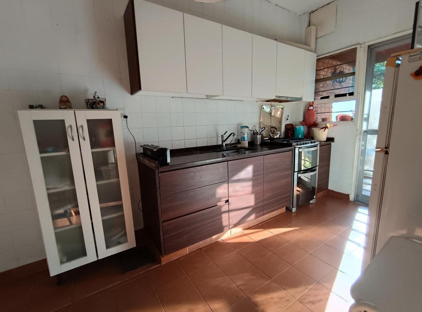 Foto de Casa 4 dormitorios con jardín y pileta en La Lucila, imagen 5