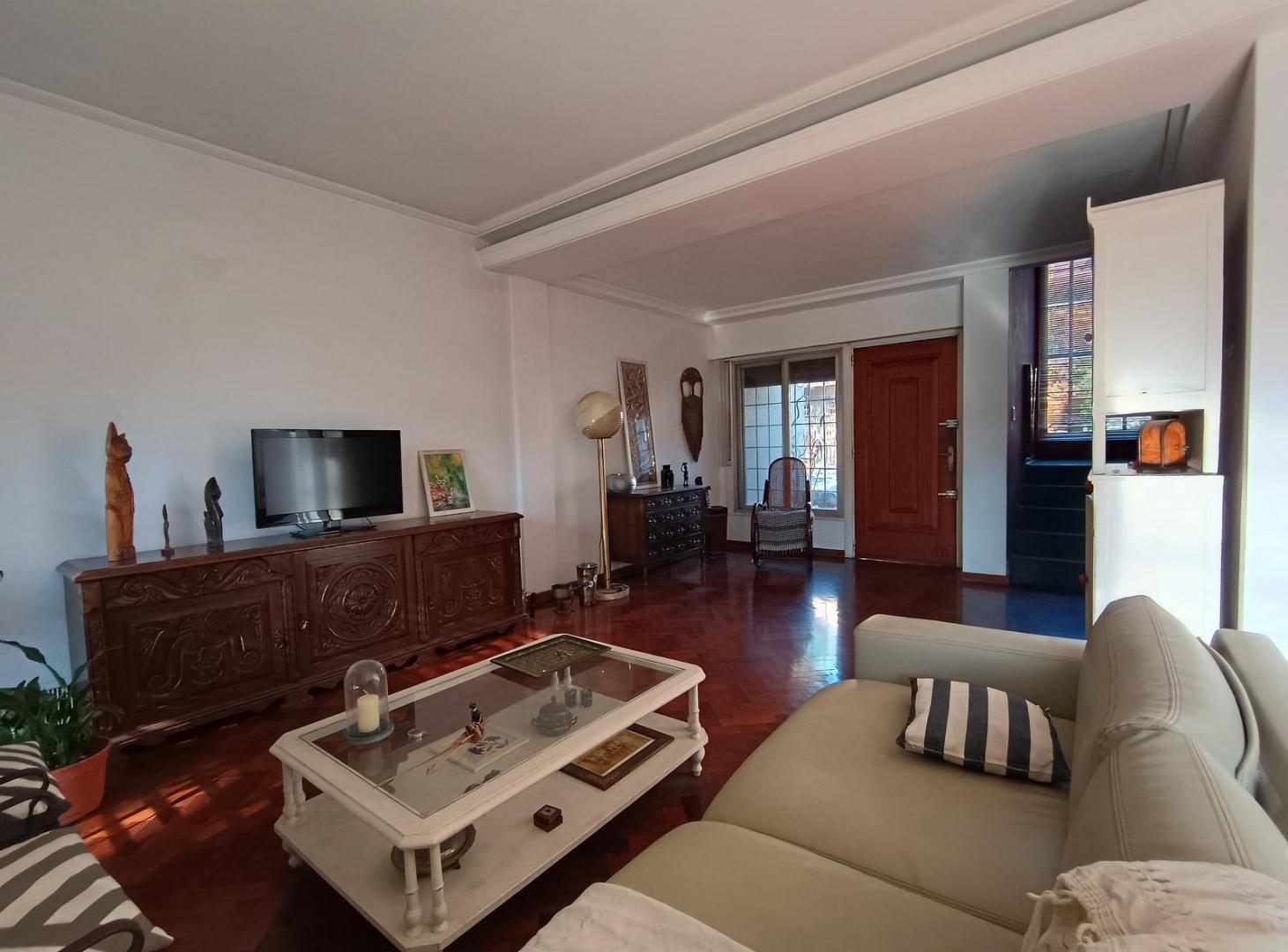 Foto de Casa 4 dormitorios con jardín y pileta en La Lucila, imagen 3