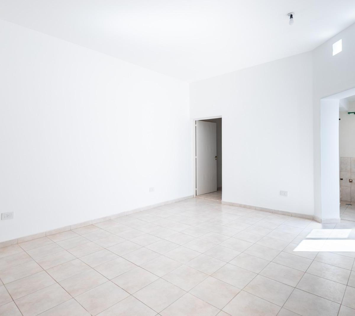 Pavon 2300 - Edificio de PH con Patio y Terraza/ 70 m Totales. 3