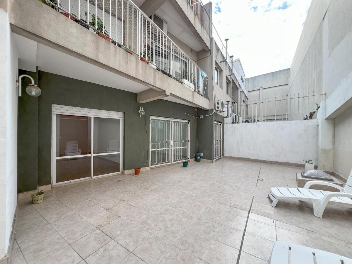 Espectacular Departamento de 3 Ambientes 124 m Totales con Gran Patio 2