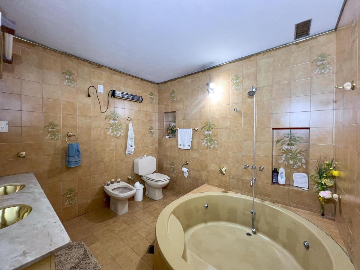 Excelente Casa 4 Ambientes, Fondo, Piscina, Patio, terraza, Lote de 8,66 X 51 5