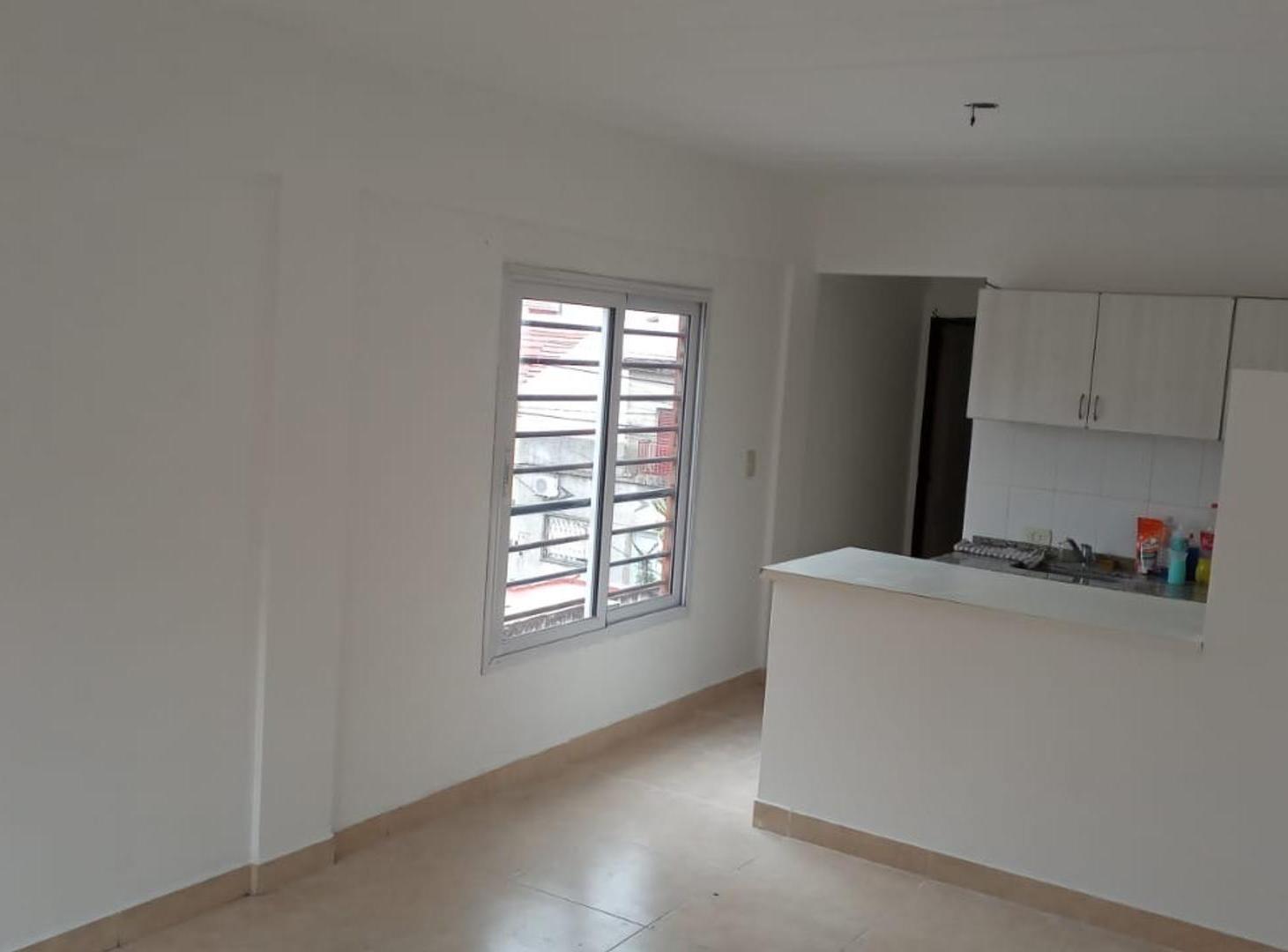 Foto de Departamento 2 ambientes en 2°piso en alquiler en San Justo, imagen 2