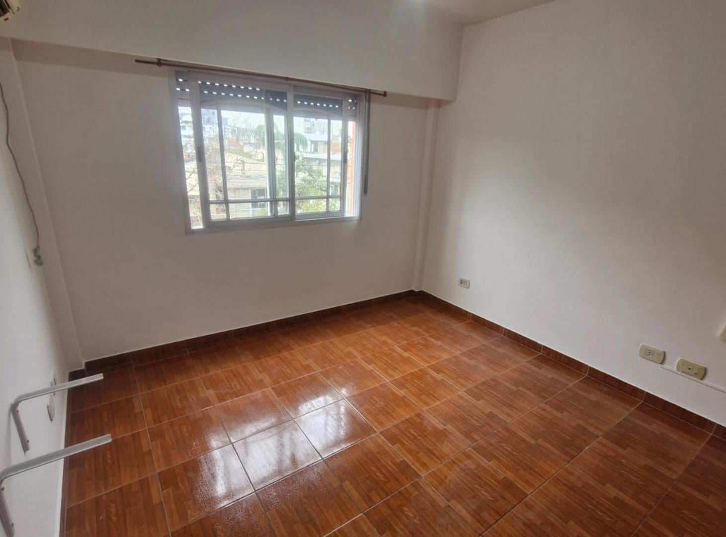 Foto de Alquiler PH 2 ambientes · Lomas del Mirador, imagen 2