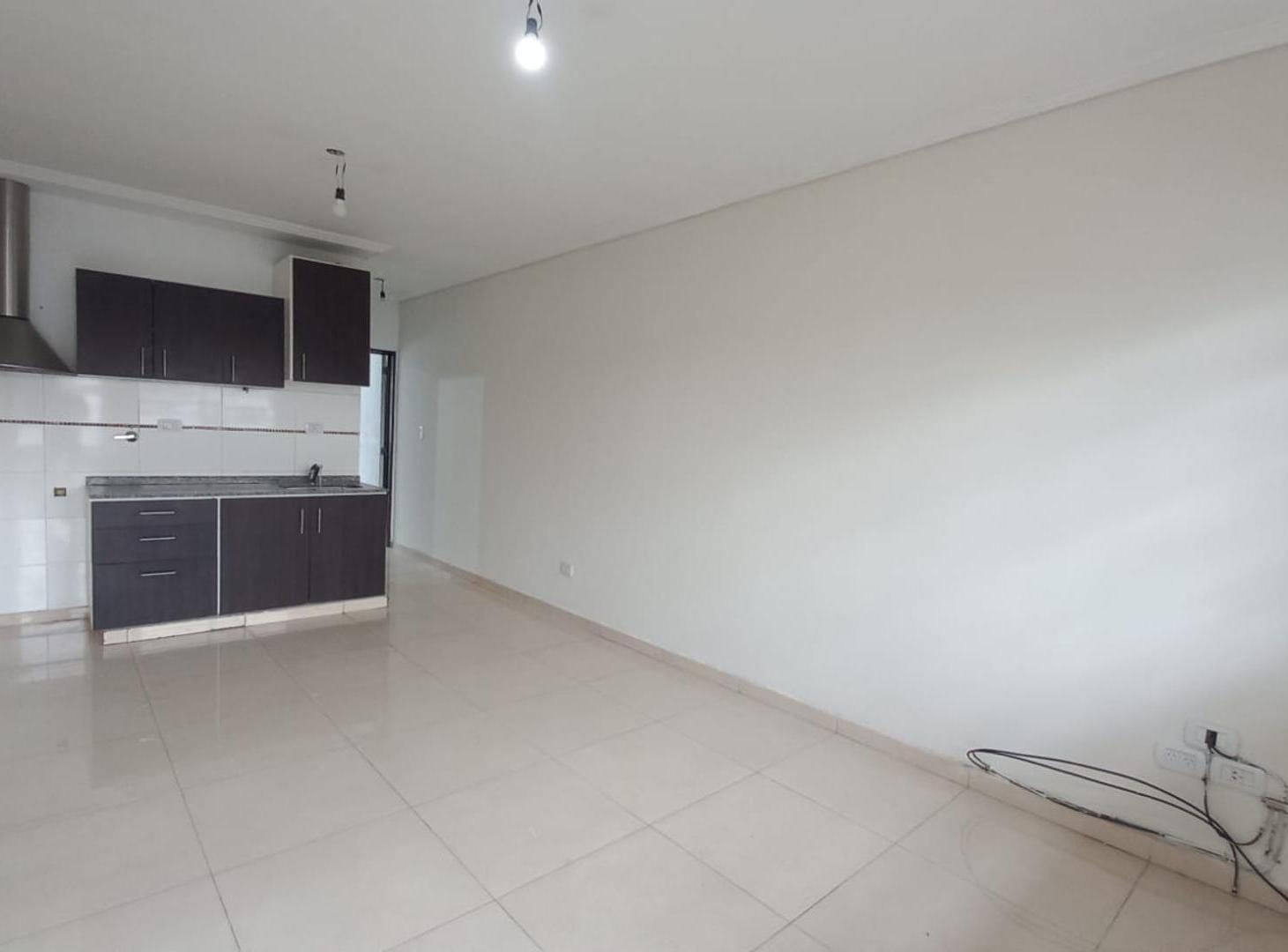 Foto de Departamento 2 ambientes en 1°piso en alquiler en San Justo, imagen 1