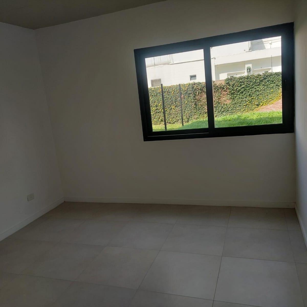 Foto de Nuevo Beccar Central Duplex 5 amb con gran jardin, imagen 3