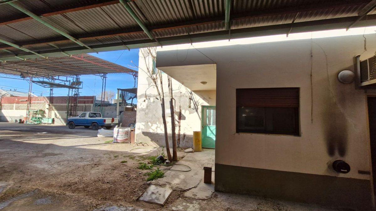 Venta Gaplón/depósito con Casa, Cipolletti 2