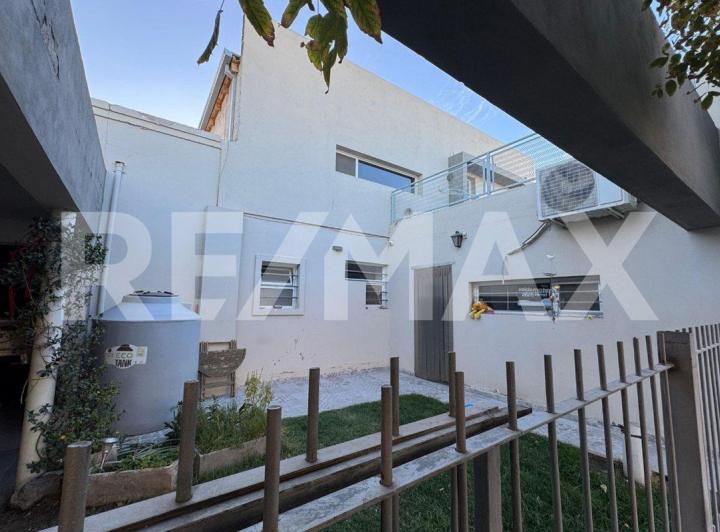 VENTA CASA CON LOCAL Y DEPARTAMENTO FERNANDEZ ORO 4