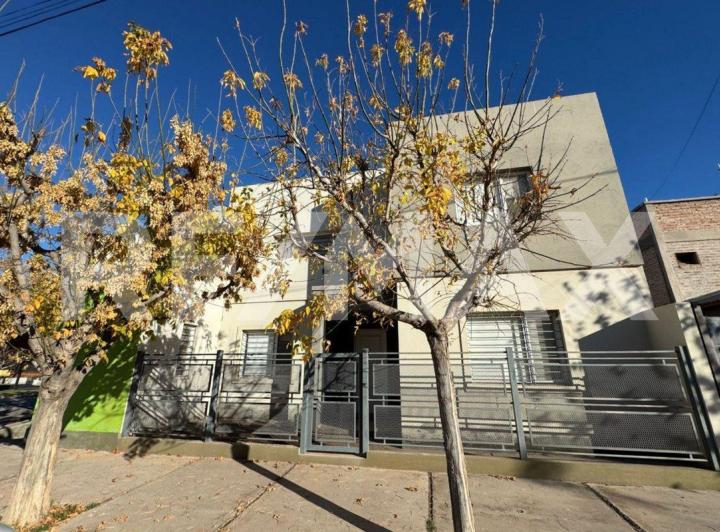 VENTA CASA CON LOCAL Y DEPARTAMENTO FERNANDEZ ORO 1