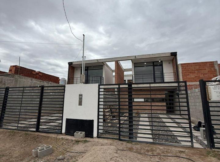 DÚPLEX EN VENTA EN PLOTTIER 3