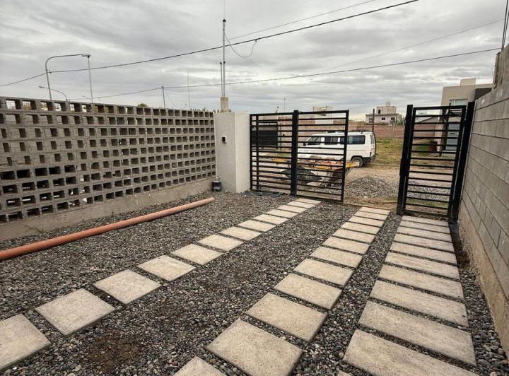 DÚPLEX EN VENTA EN PLOTTIER 1