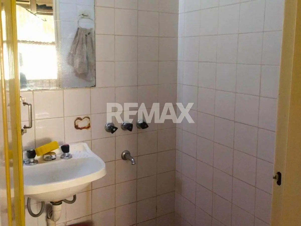 VENTA CASA 2 DORM + SALON COMERCIAL + GALPÓN NQN 5
