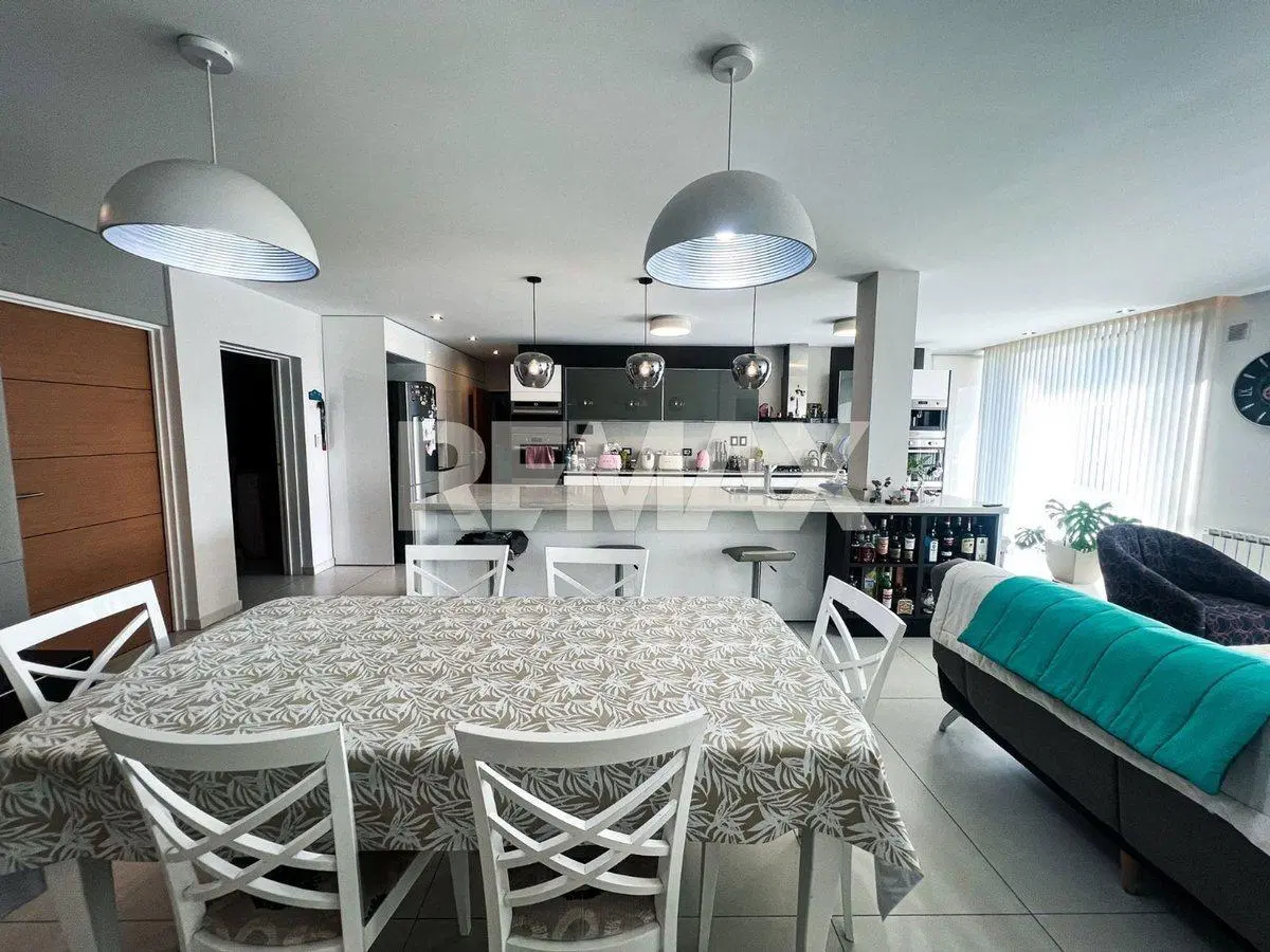 VENTA CASA 4 DORMITORIOS. Bº MANZANAR. CIPOLLETTI 2
