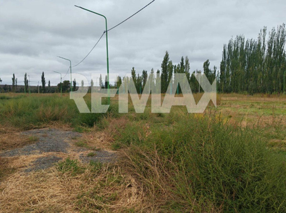 VENTA TERRENO 300M2 BARRIO EMANUEL /CINCO SALTOS