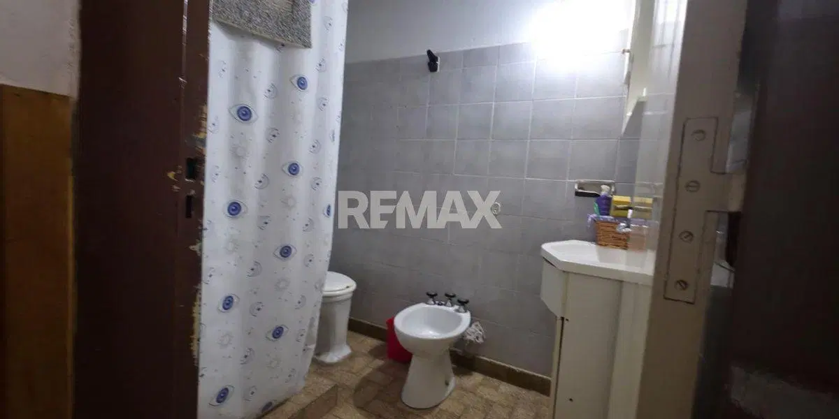VENTA CASA A REFACCIONAR DEPARTAMENTOS CIPOLLETTI 4