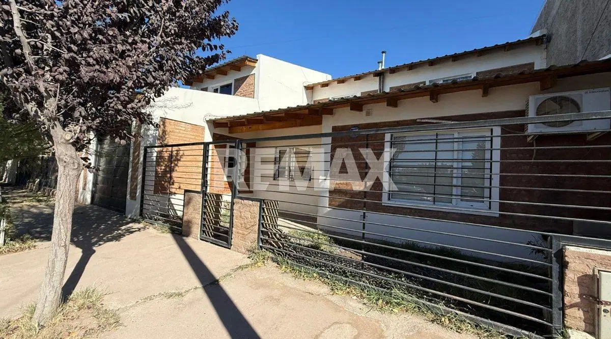 CASA EN VENTA EN FERNANDEZ ORO 4