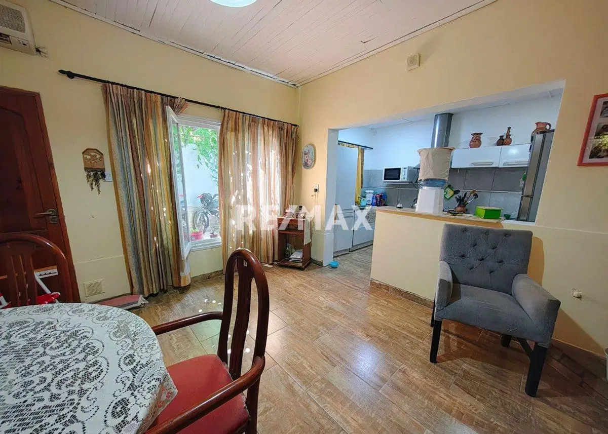 CASA EN VENTA CON QUINCHO + DEPTO - CATRIEL 2