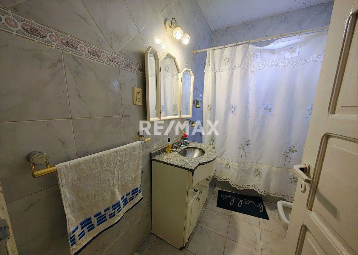 CASA EN VENTA CON QUINCHO + DEPTO - CATRIEL 4