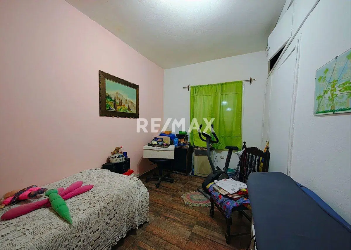CASA EN VENTA CON QUINCHO + DEPTO - CATRIEL 3