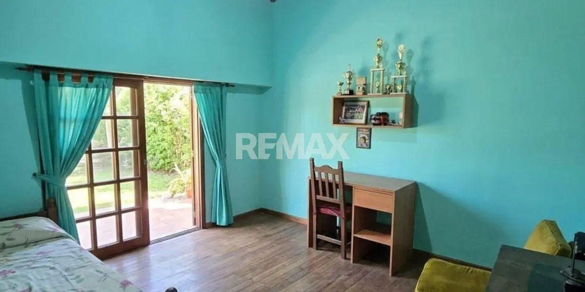 VENTA CASA 5 DORMITORIOS CON PILETA  B°MANZANAR 3
